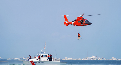 Salvataggio eroico a Castellammare di Stabia: la Guardia Costiera salva bambino e nonna